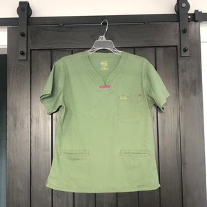 Woman’s Iguana MEO scrub top Size Small green